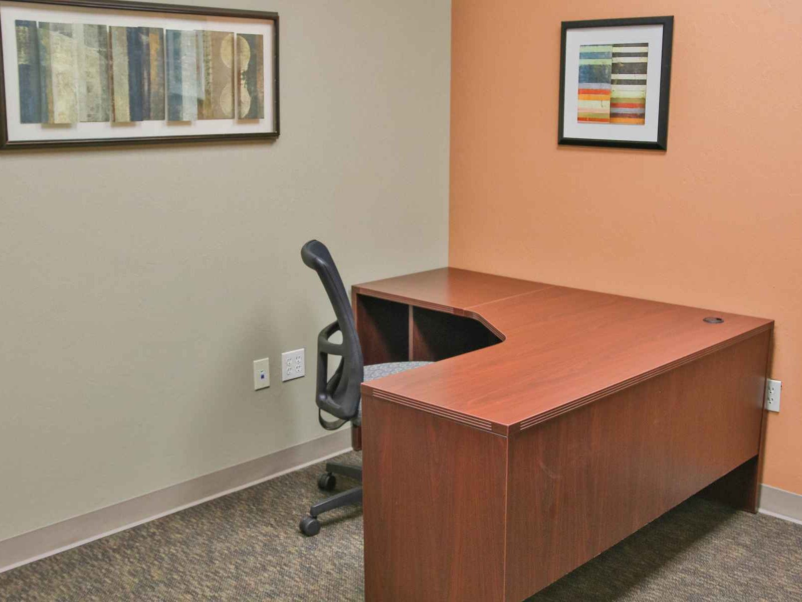 Union Plaza Business Center - Office